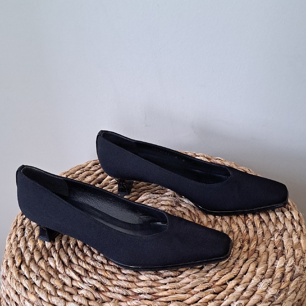 Stuart Weitzman Womens Square Toe Black Fabric/Patent‎ Leather Kitten Pumps S-8